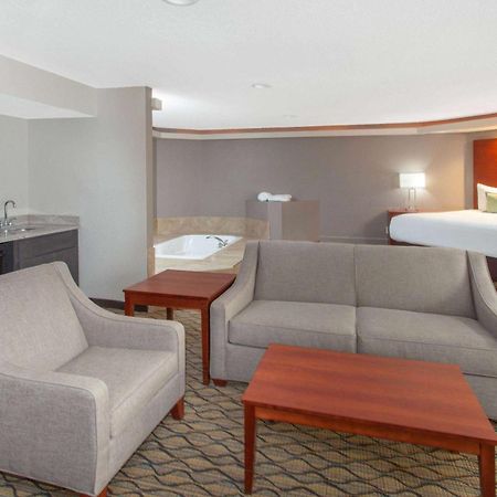 Wyndham Garden Fort Wayne Buitenkant foto