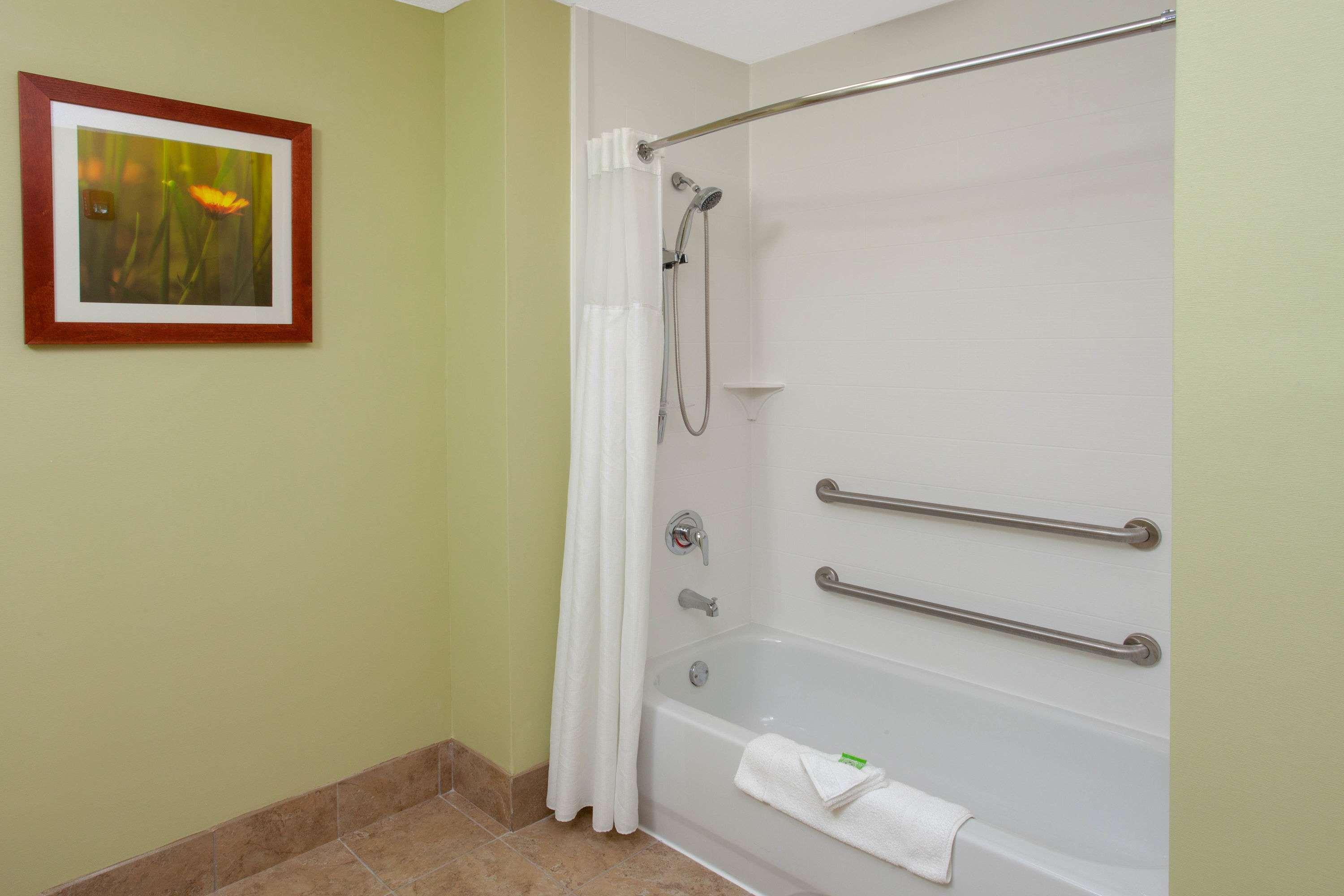 Wyndham Garden Fort Wayne Buitenkant foto