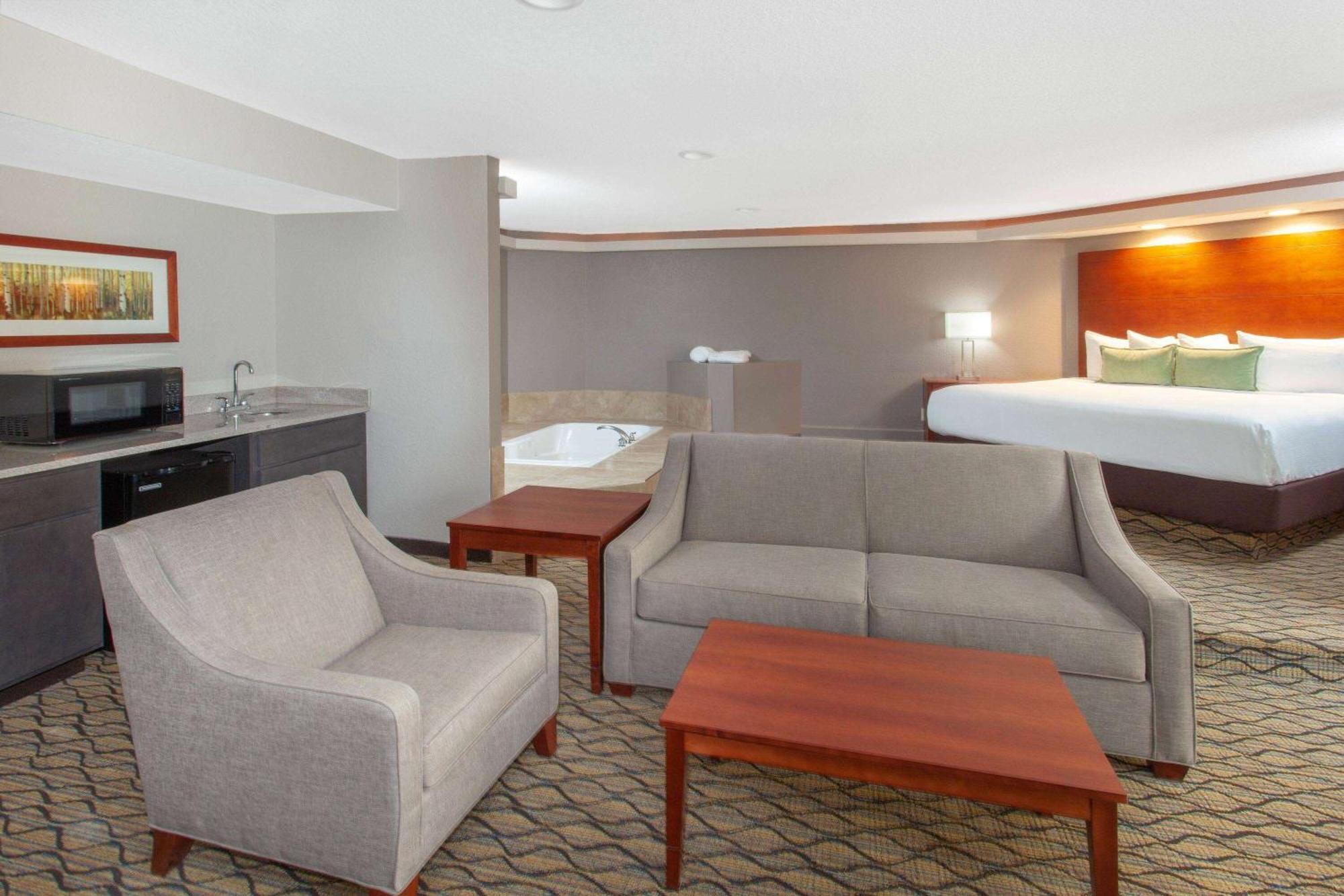 Wyndham Garden Fort Wayne Buitenkant foto
