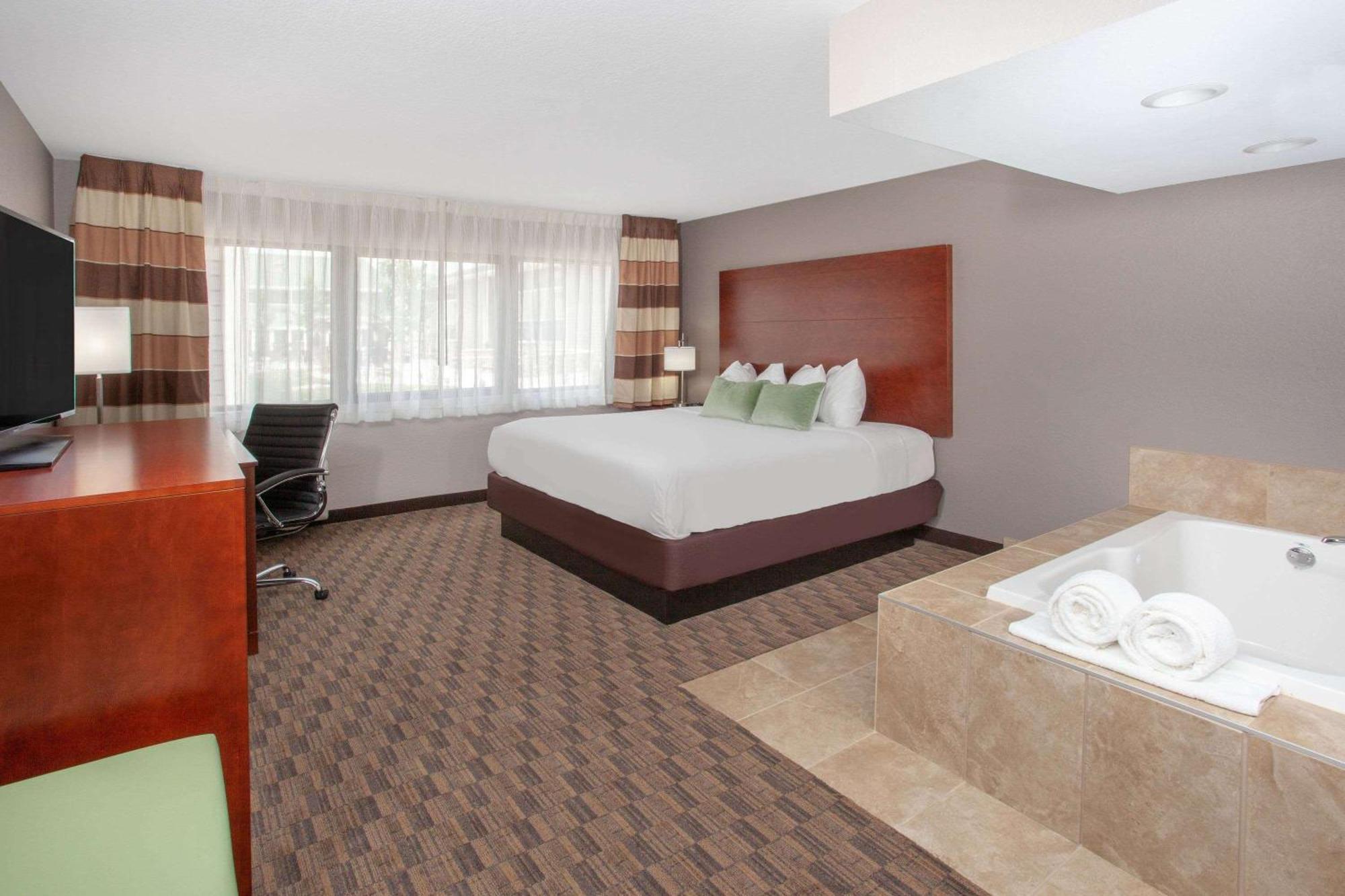Wyndham Garden Fort Wayne Buitenkant foto